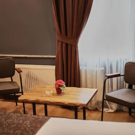 Zengin Hotel Istanboel